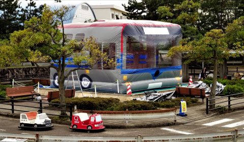 鳥屋野交通公園に超大型バルーンハウス